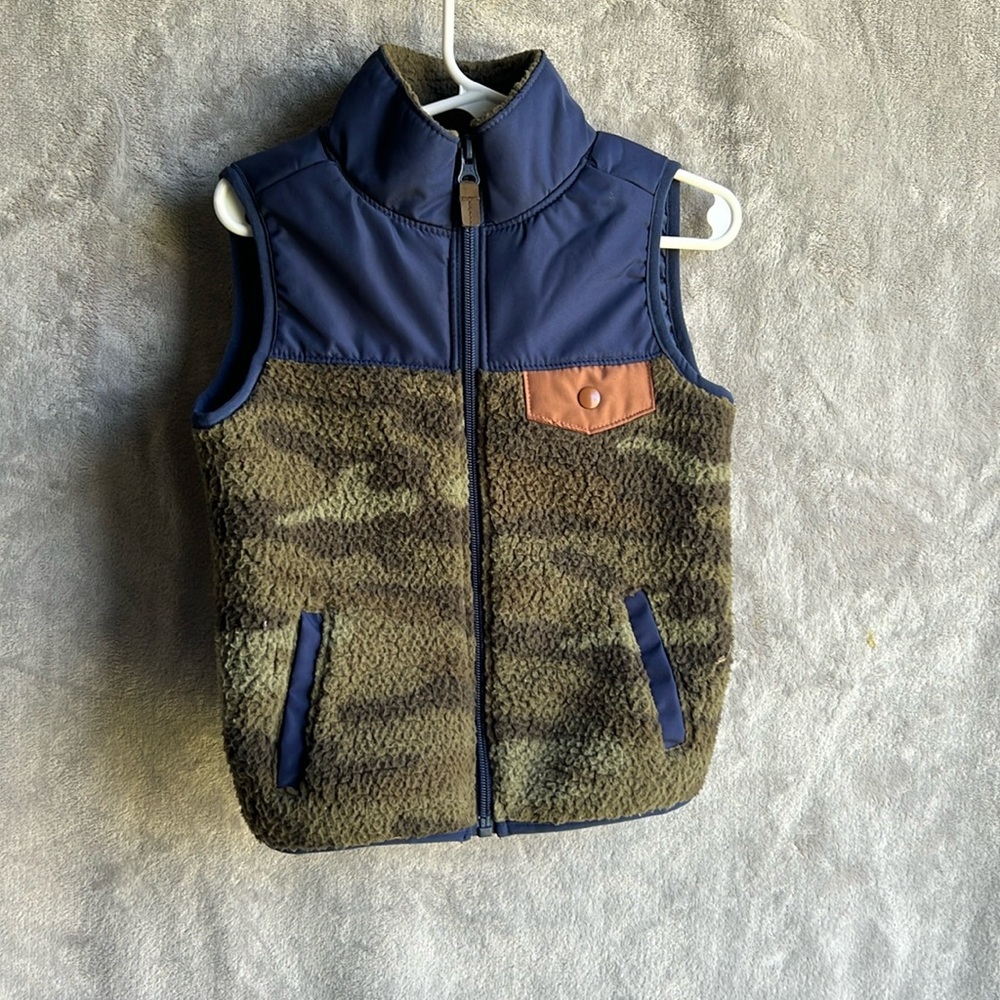 Carters vest 3T (used)